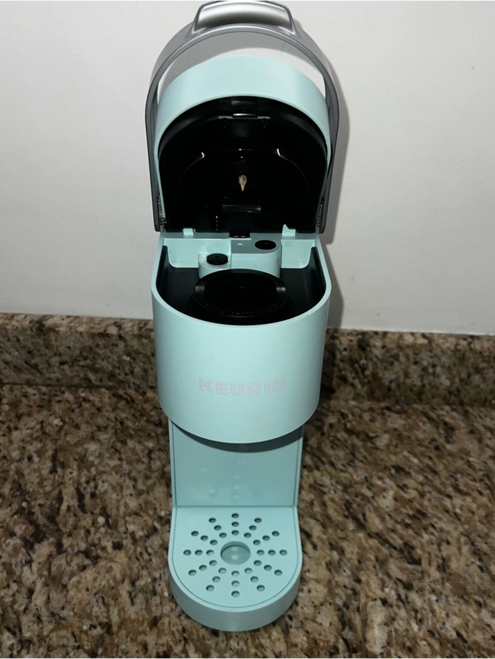 Keurig K-Mini Single Serve Coffee Maker, Oasis Color (Aqua Blue), Preowned - Picture 4 of 8